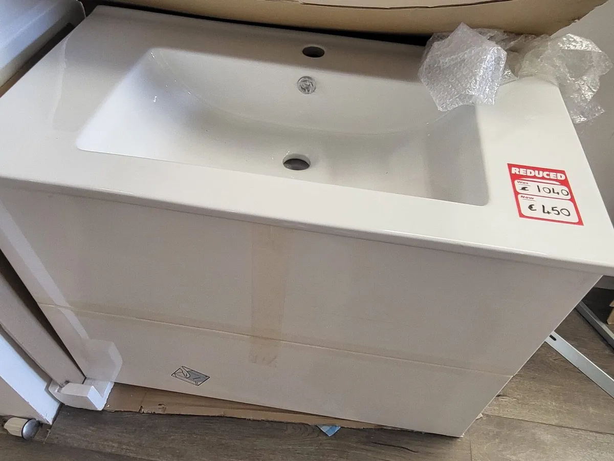 Bathroom showroom closing sale (last few items) - Image 1