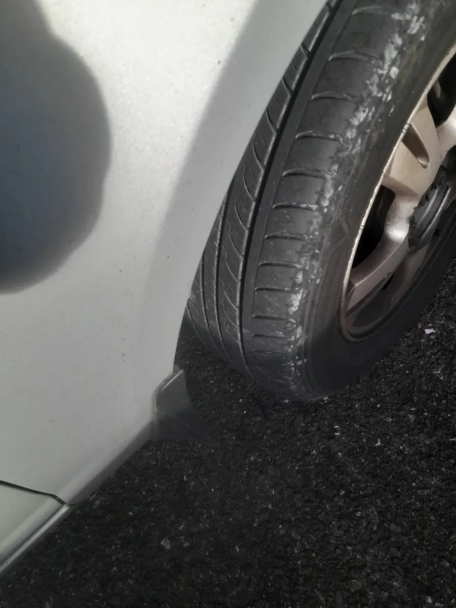 Hyundai Accent 2009 - Image 1