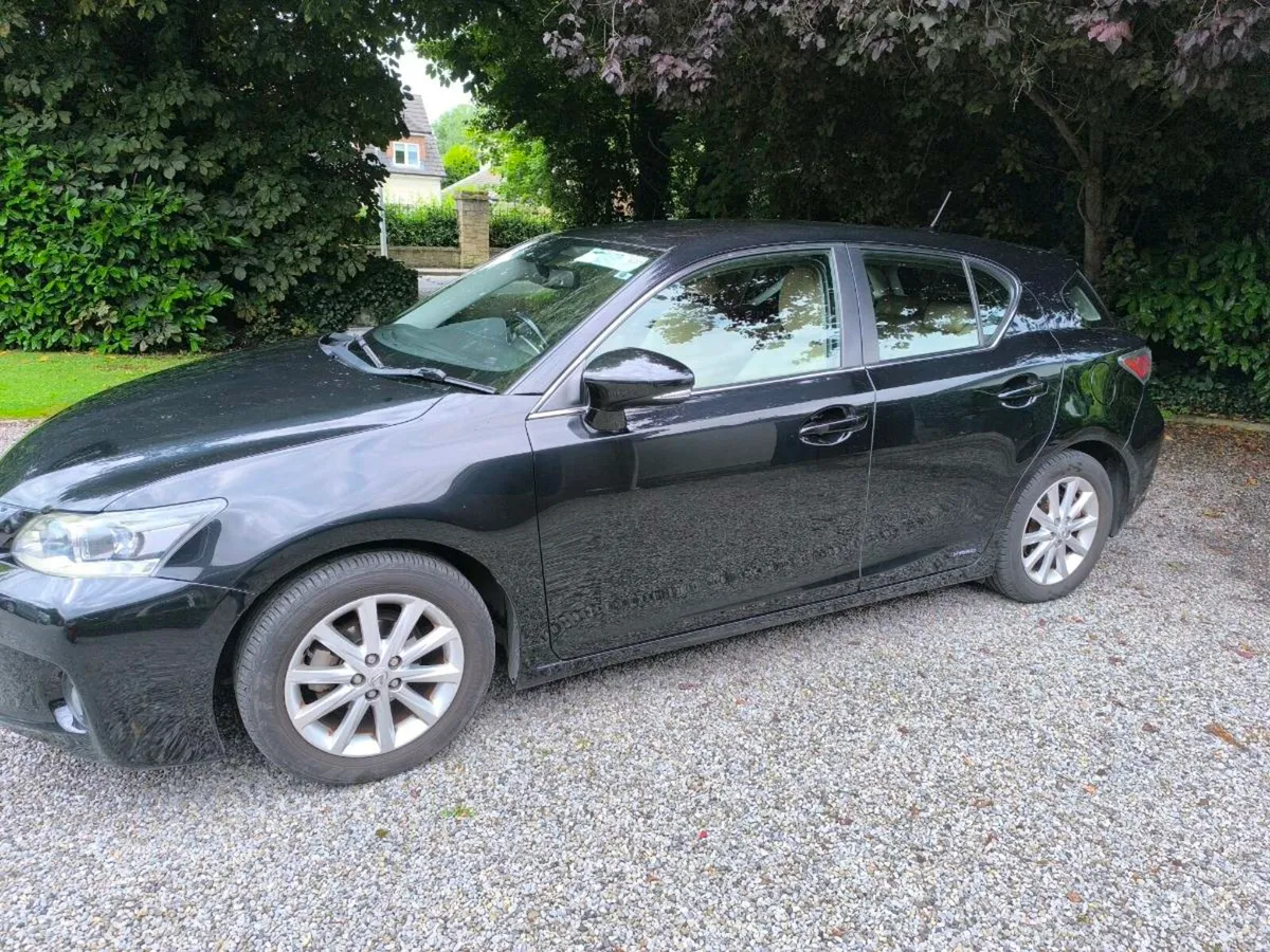 Lexus CT 200h - Image 2