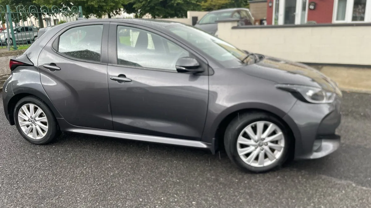 Toyota Yaris Hybrid - Image 3