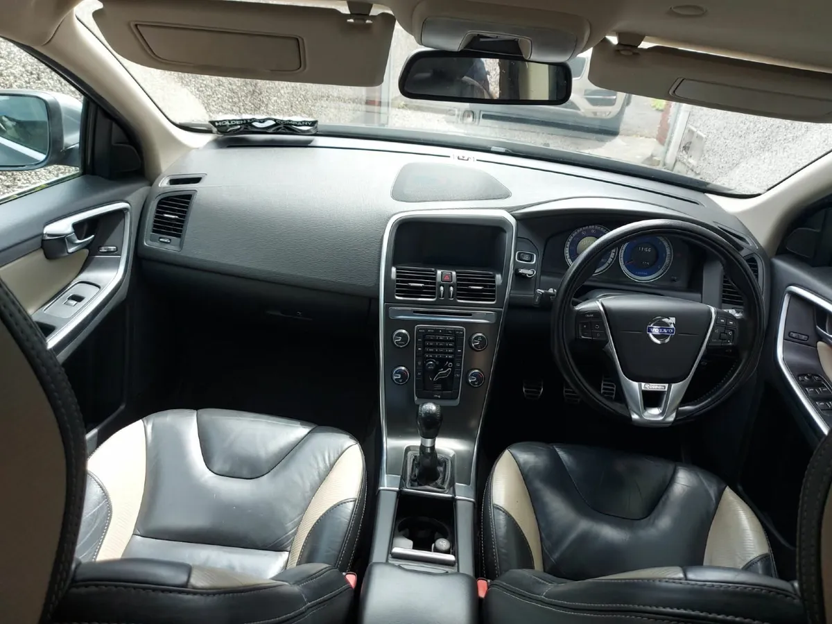 Volvo XC60 2012 Drive R-design D3 - Image 3
