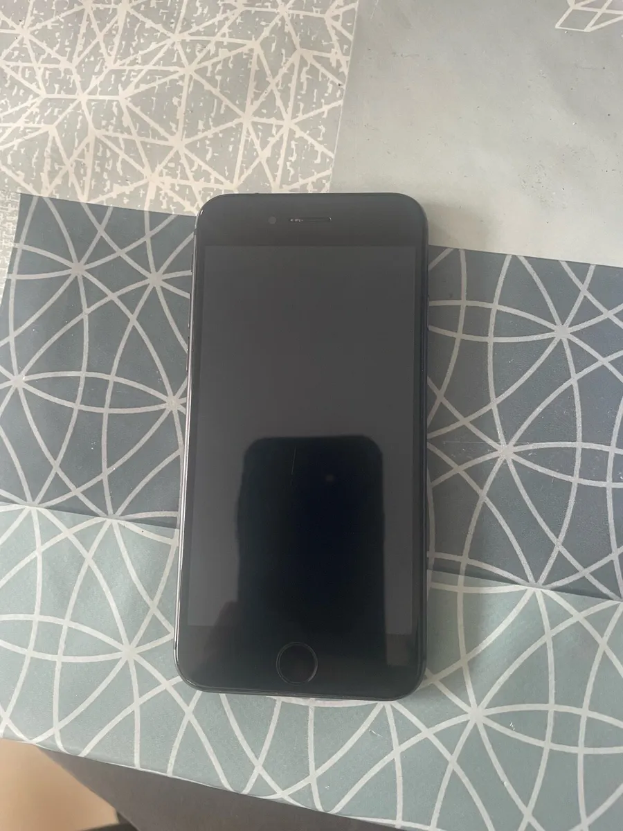 iPhone 8 64GB 2G - Image 1