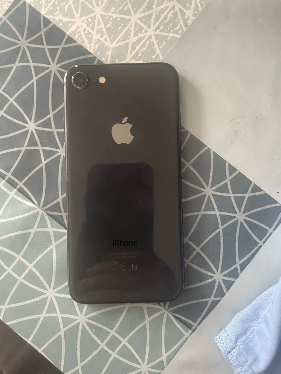 iPhone 8 64GB 2G - Image 2