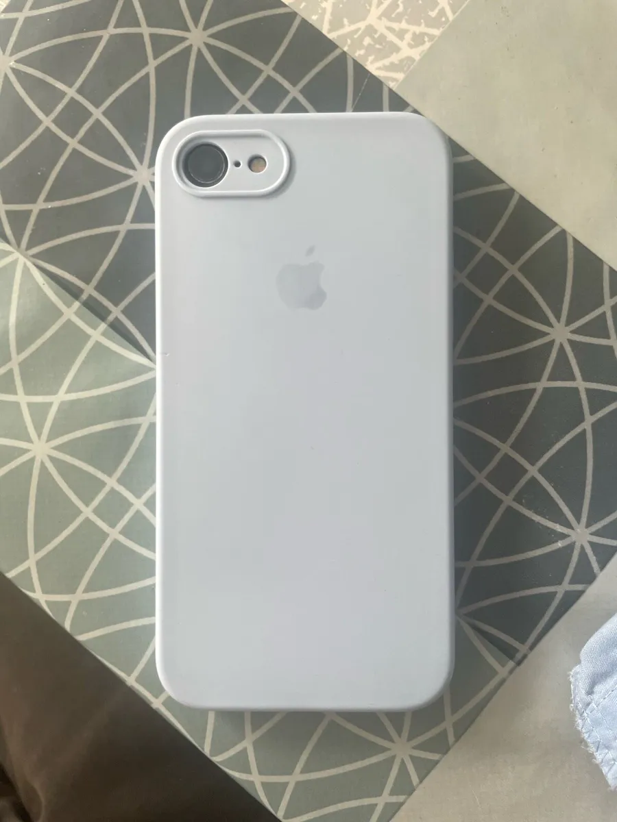 iPhone 8 64GB 2G - Image 3
