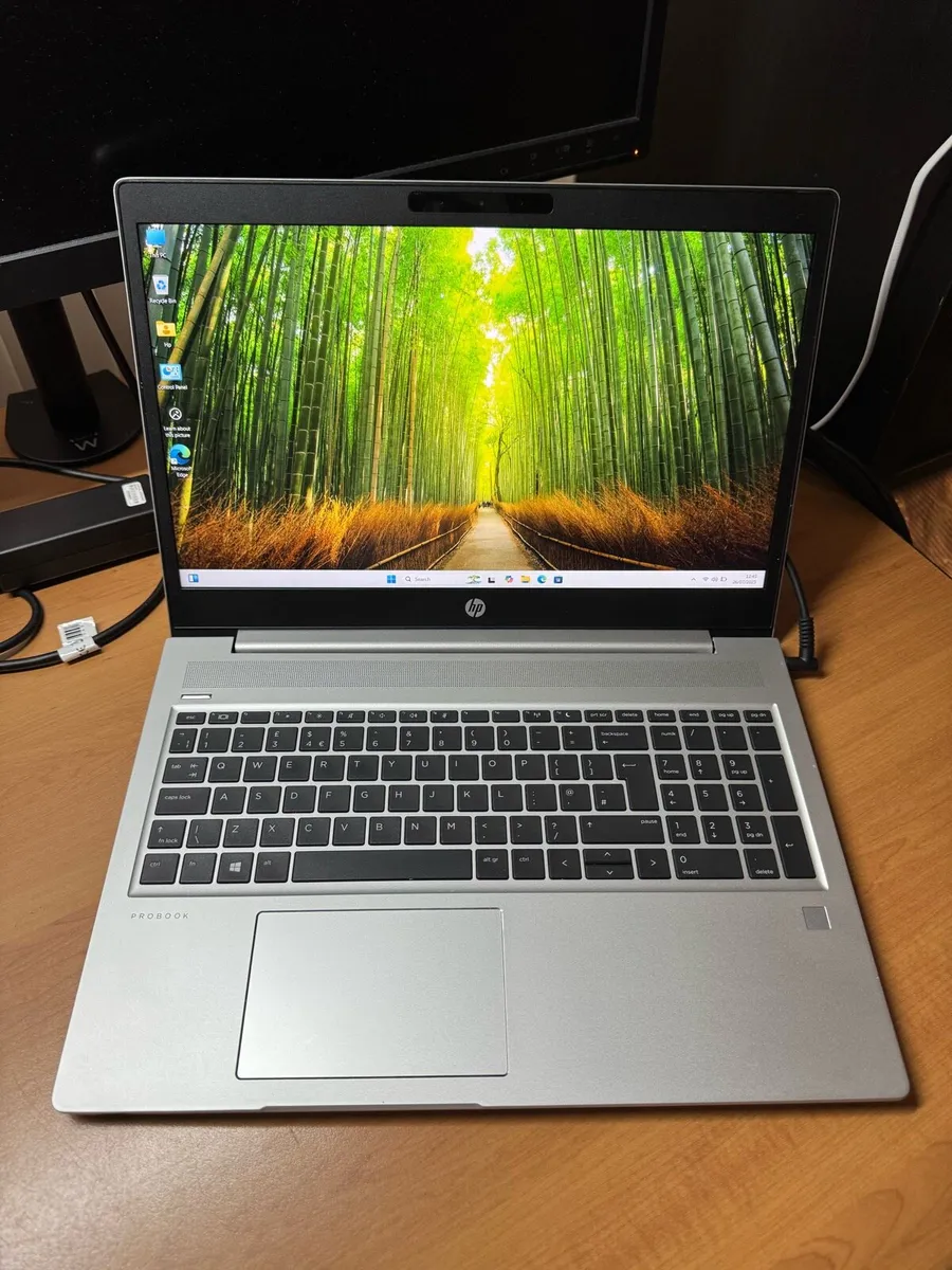 HP Laptop Ryzen 5 8-256 win 11 - Image 1