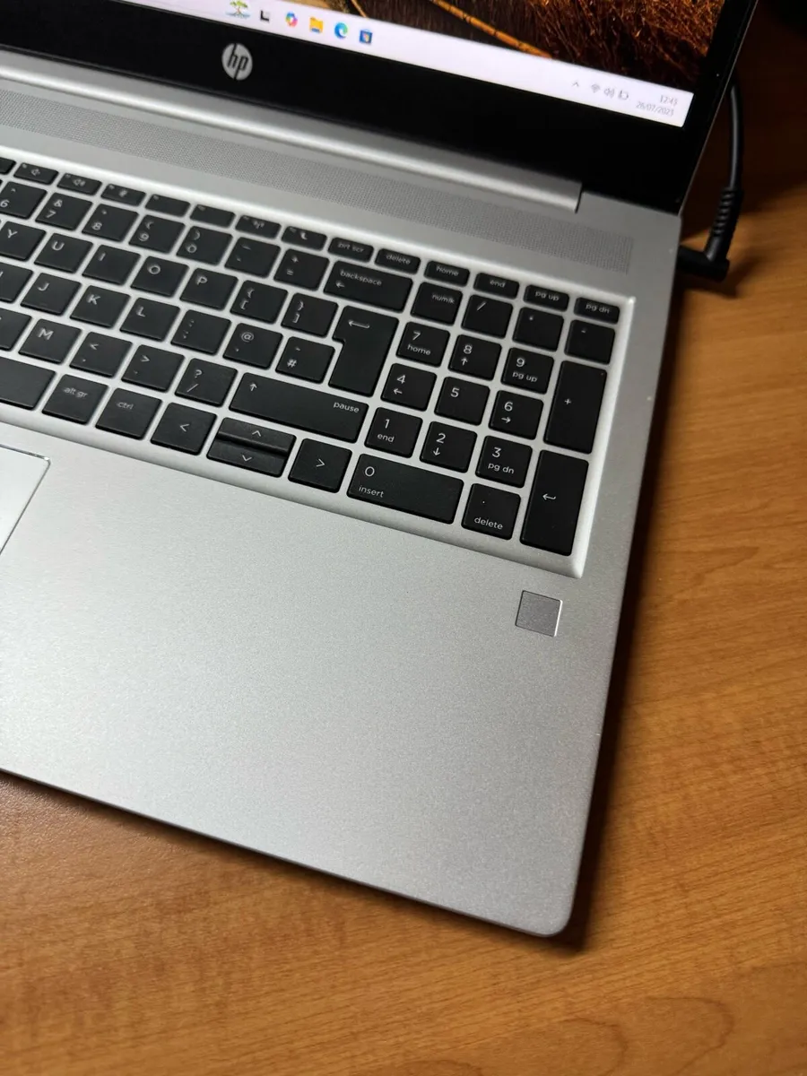 HP Laptop Ryzen 5 8-256 win 11 - Image 2