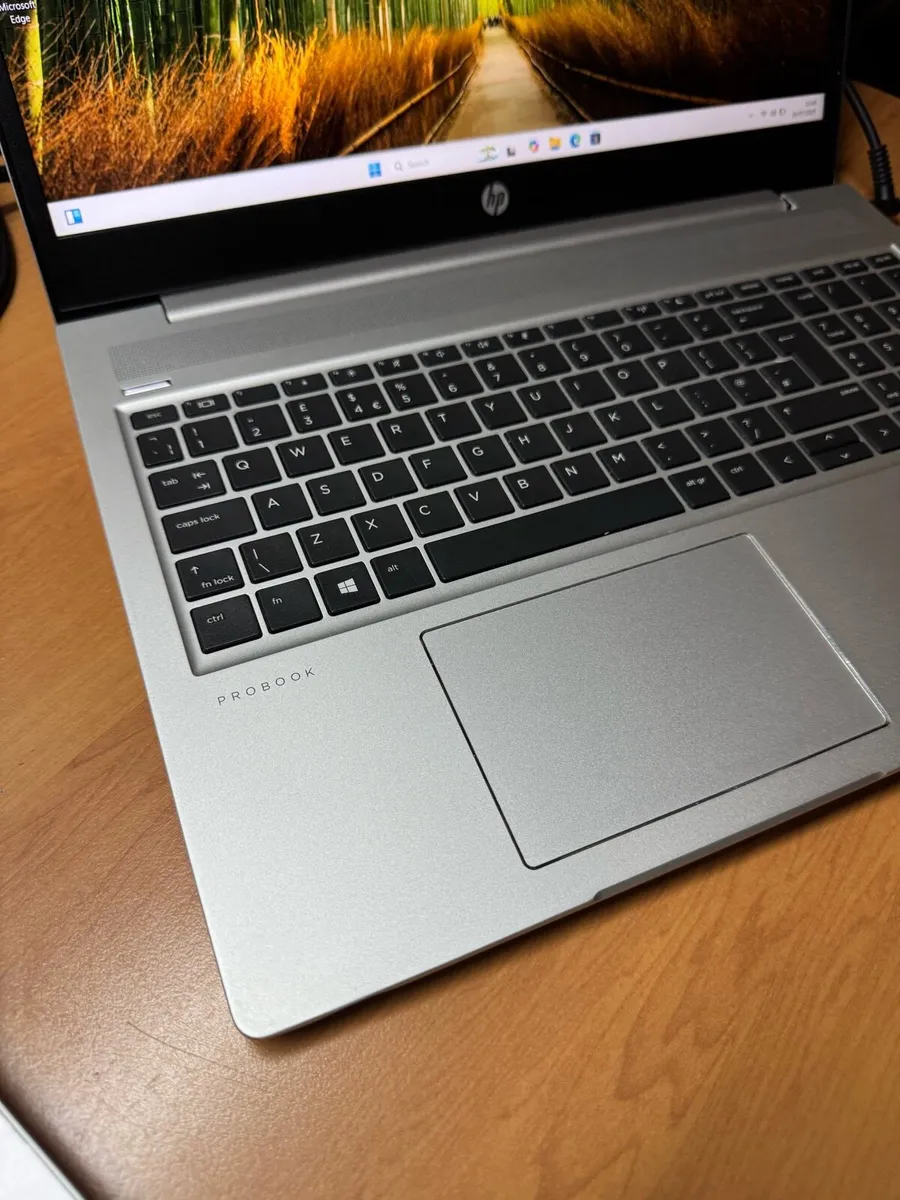 HP Laptop Ryzen 5 8-256 win 11 - Image 3