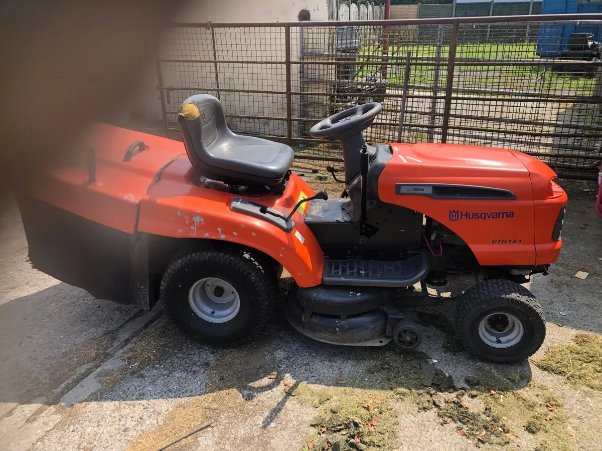 husqvarna 151 ride on mower with warranty €1000 - Image 1