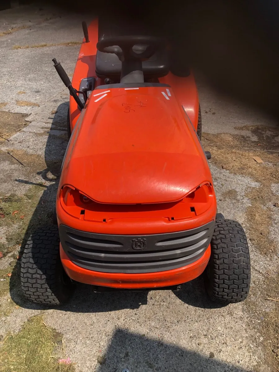 husqvarna 151 ride on mower with warranty €1000 - Image 4