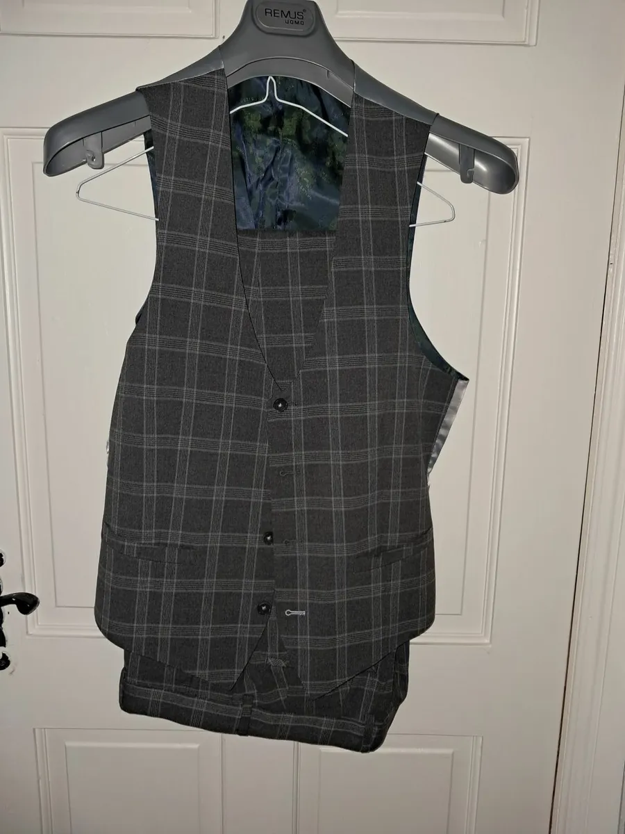 Suits - Image 2