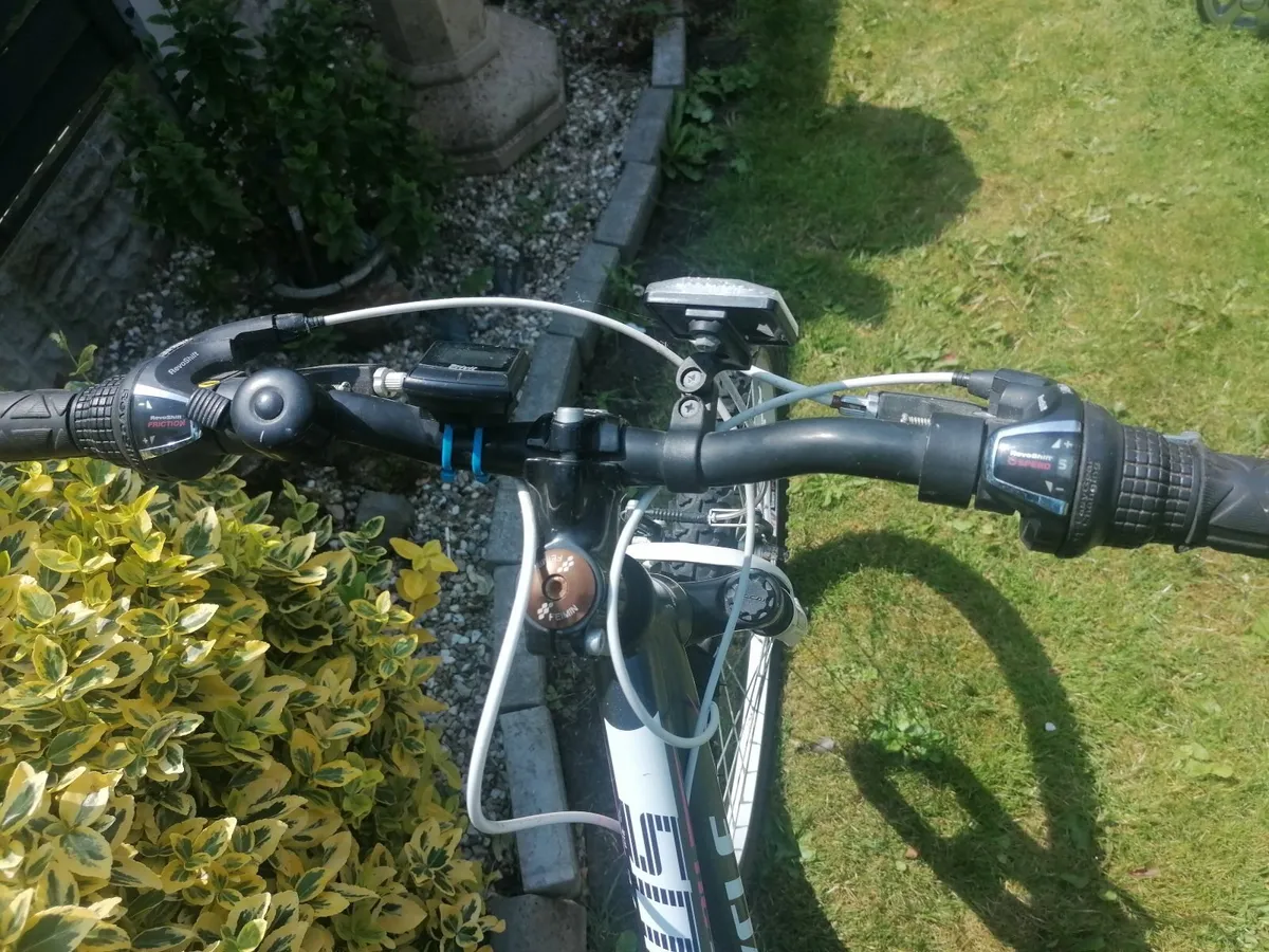 Child's bike - Image 1