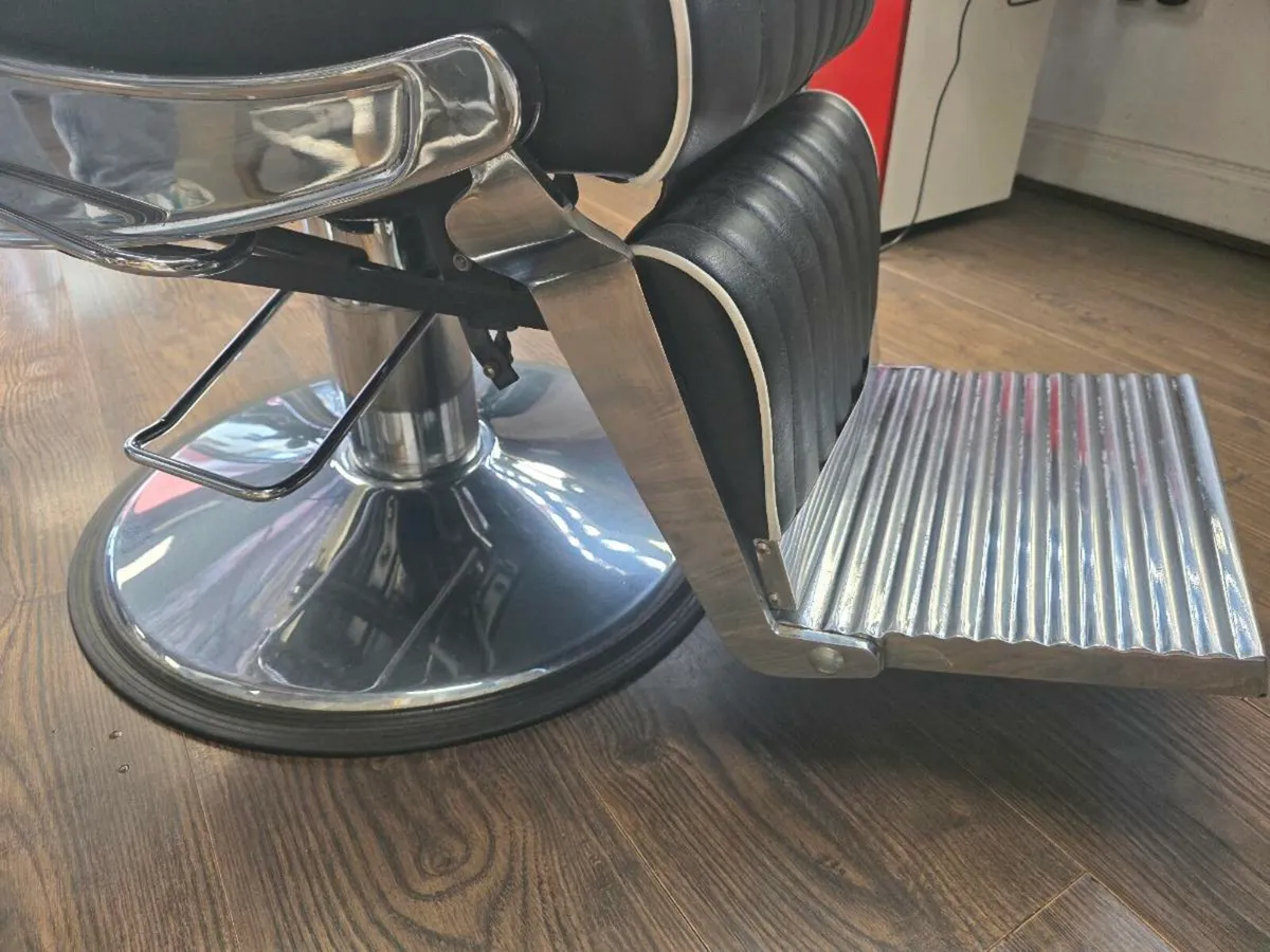 3 matching Barber chairs for sale - Image 2