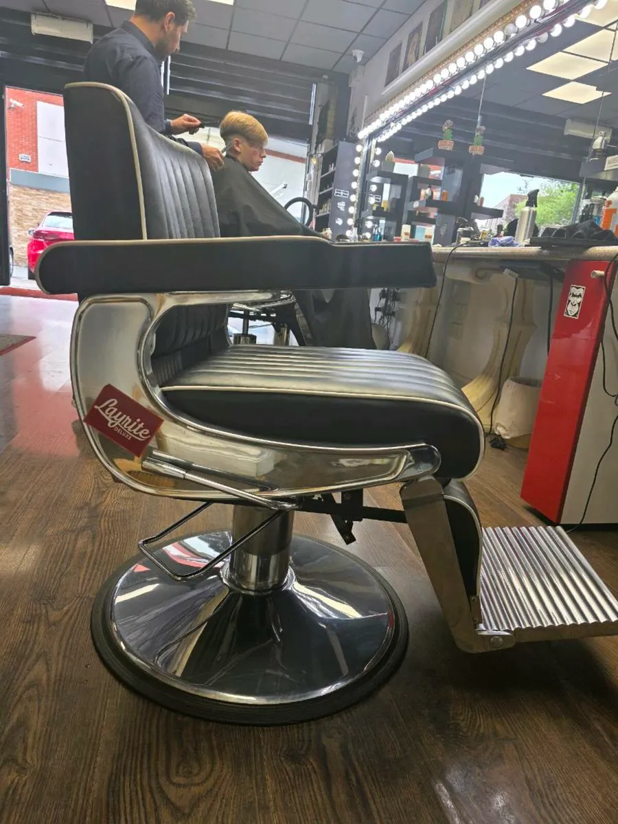 3 matching Barber chairs for sale - Image 4