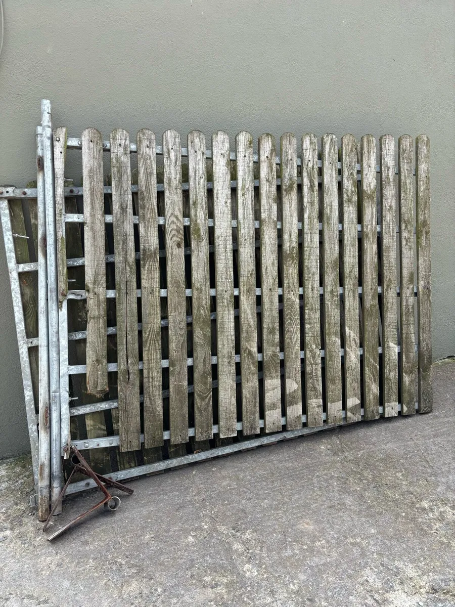 8ft Gate X2 for sale
