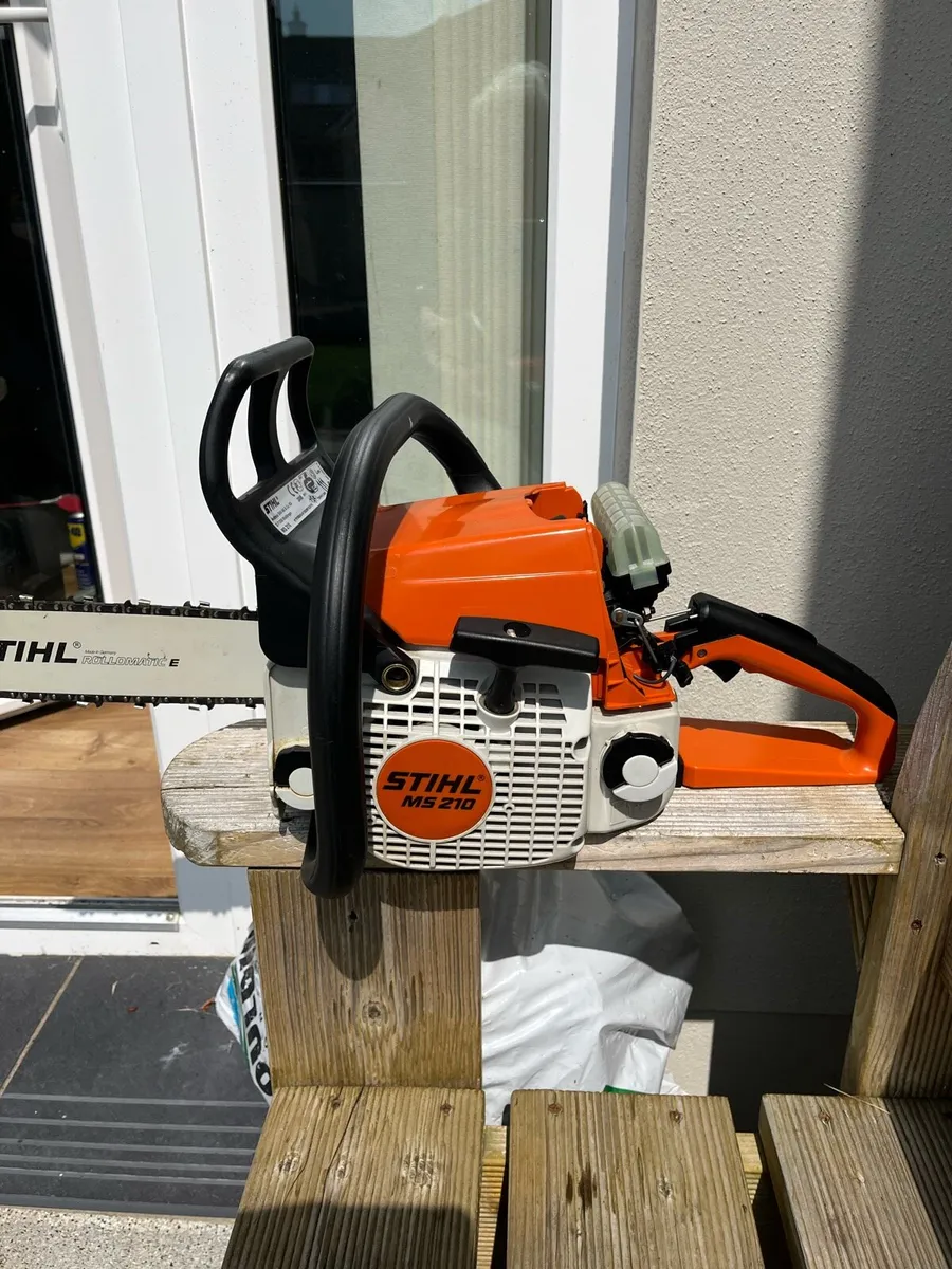 Chain saw - Image 1