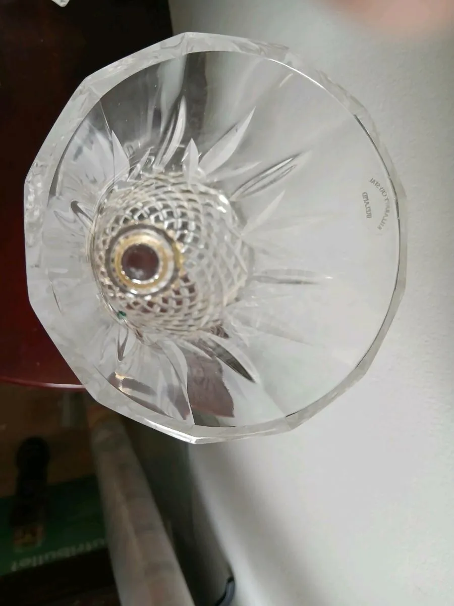 Footed vase - Image 2