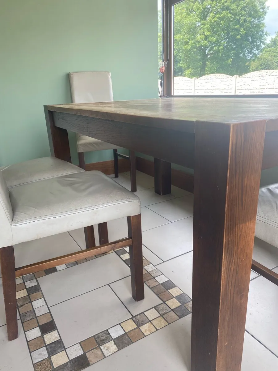 Kitchen table and chairs - Image 1