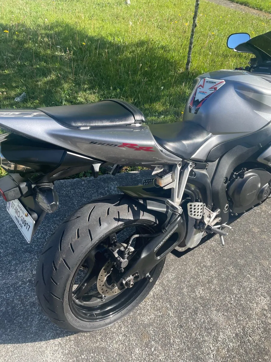 Honda CBR 1000 RR FIREBLADE 2007 Silver Edition - Image 3