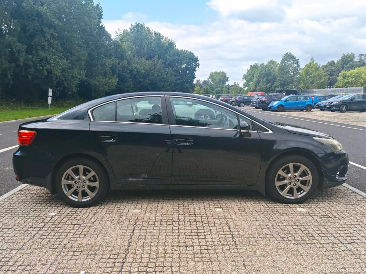 12 Toyota Avensis - Image 2