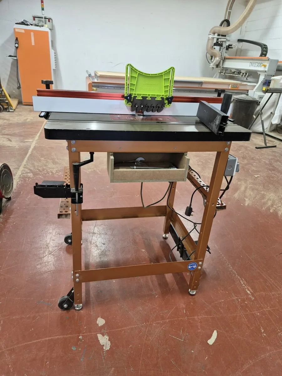 Router table - Image 1