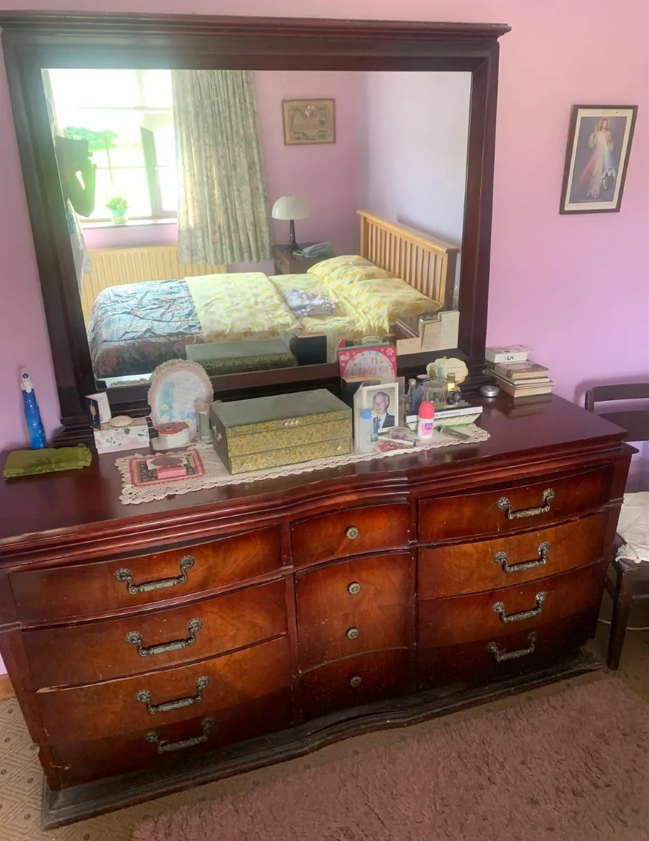 vintage chest of drawers and two night stands - Image 1
