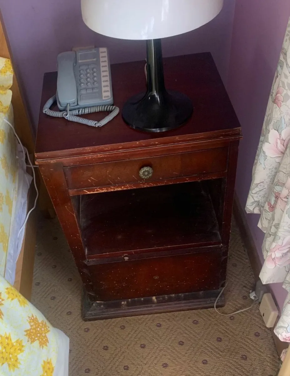 vintage chest of drawers and two night stands - Image 2