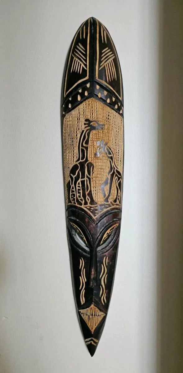 Handcrafted Ghanaian tribal wall wask – wooden art - Image 1