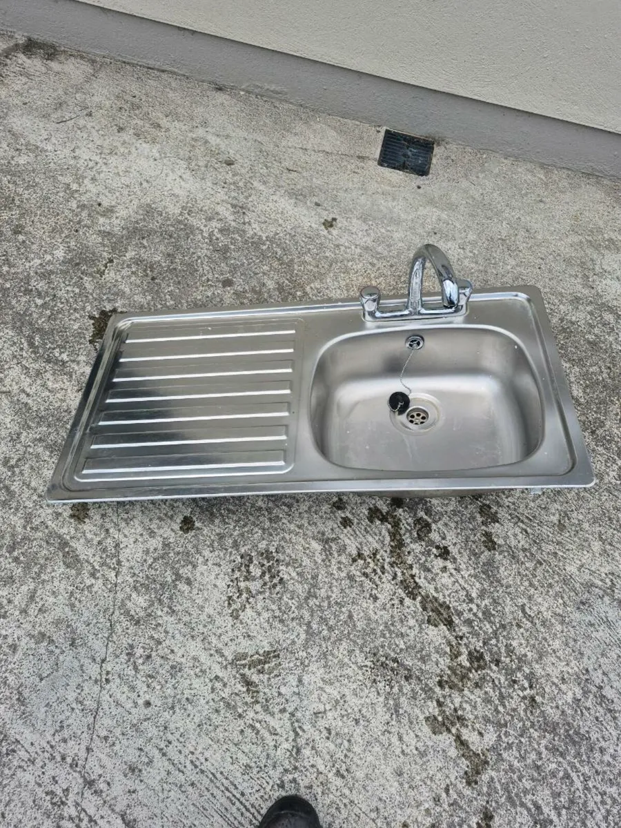 Sink and taps - Image 1