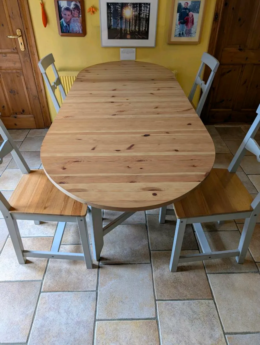 Extendable kitchen/dining table - Image 1
