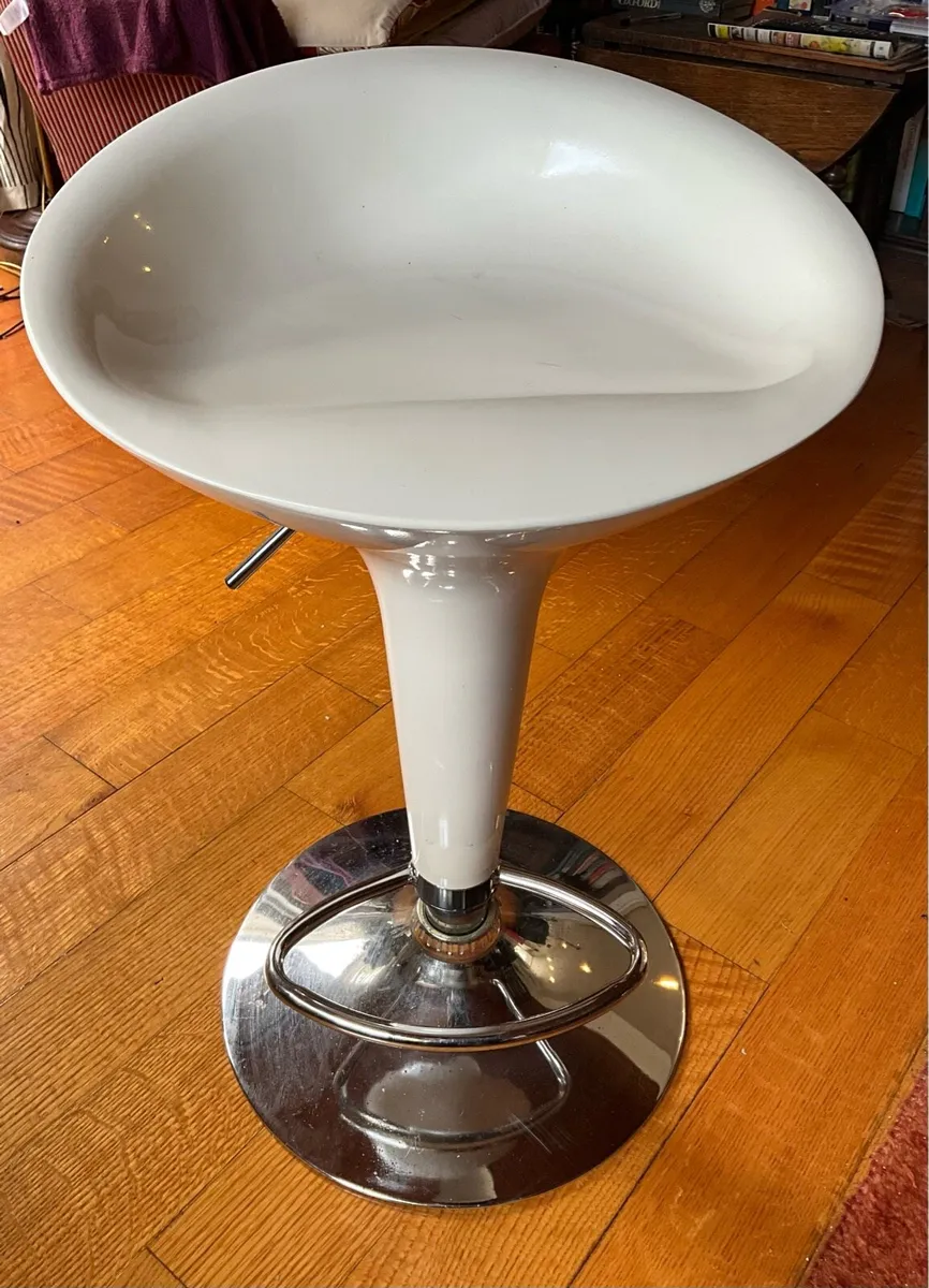 Adjustable Height White Swivel Stool. Kitchen/Bar - Image 3