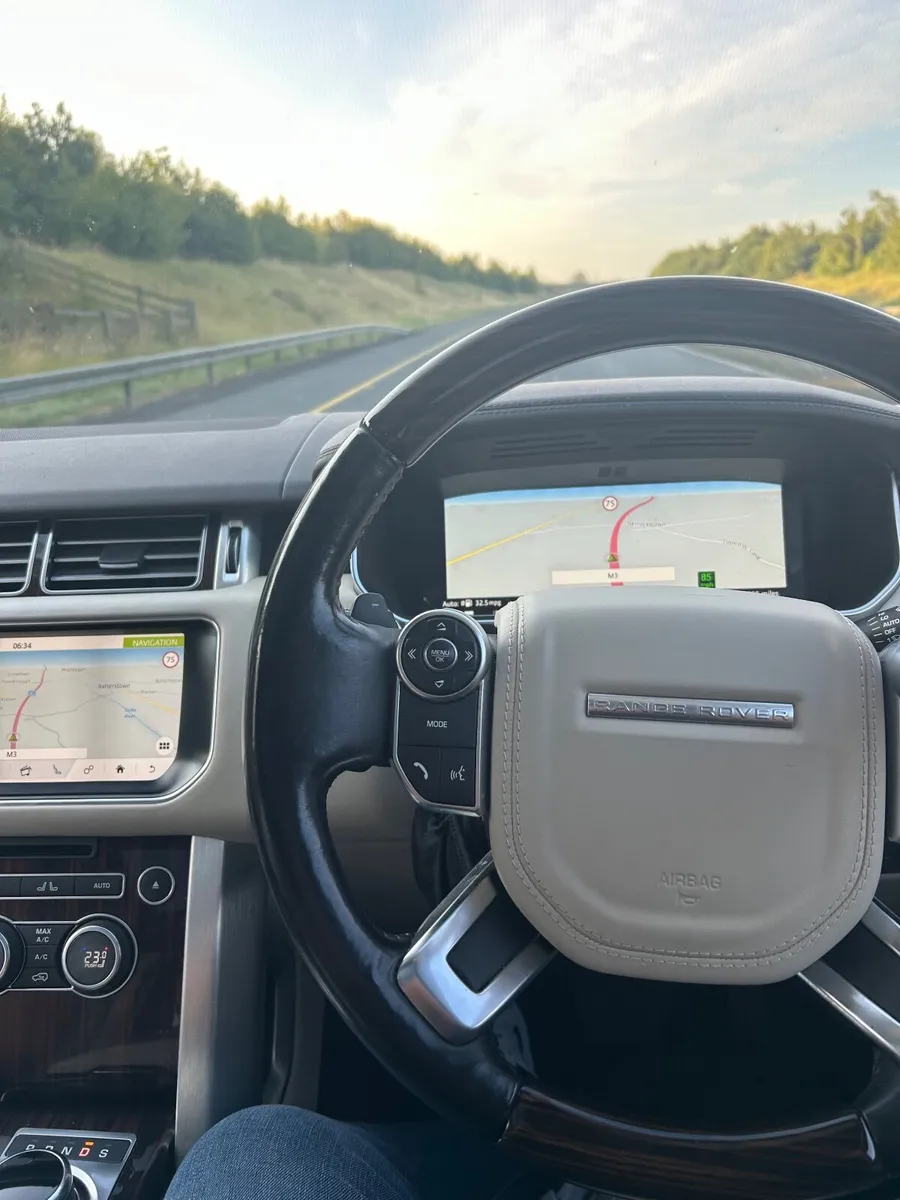 LAND ROVER RANGEROVER VOUGE172 D low miles - Image 2