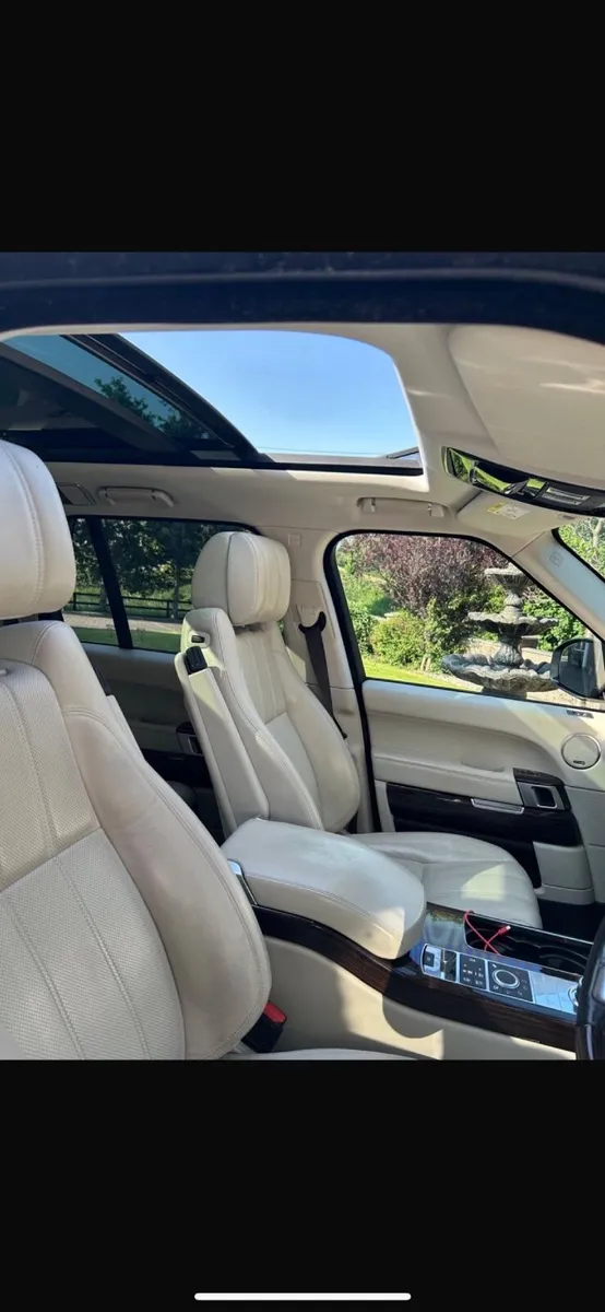 LAND ROVER RANGEROVER VOUGE172 D low miles - Image 4