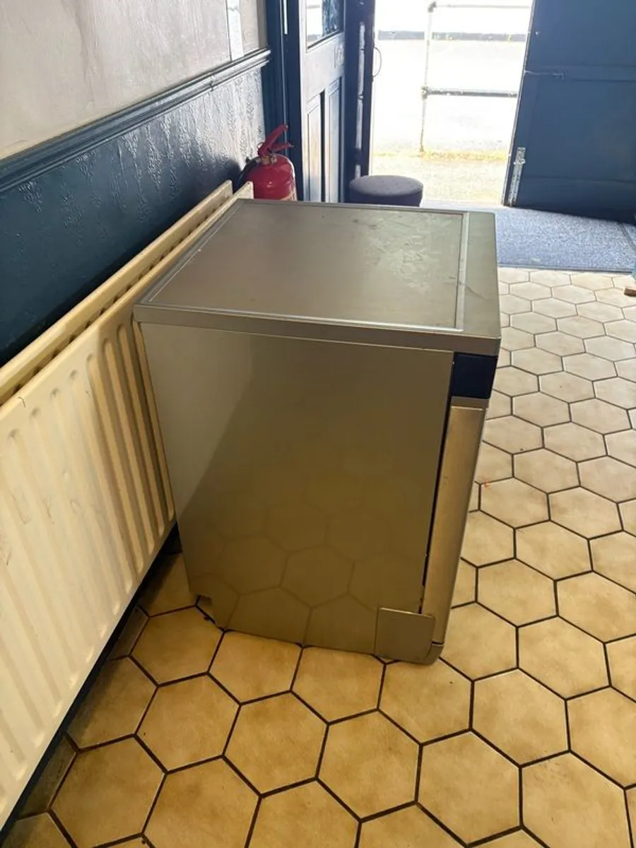 Whirlpool Powerclean dishwasher - Image 2