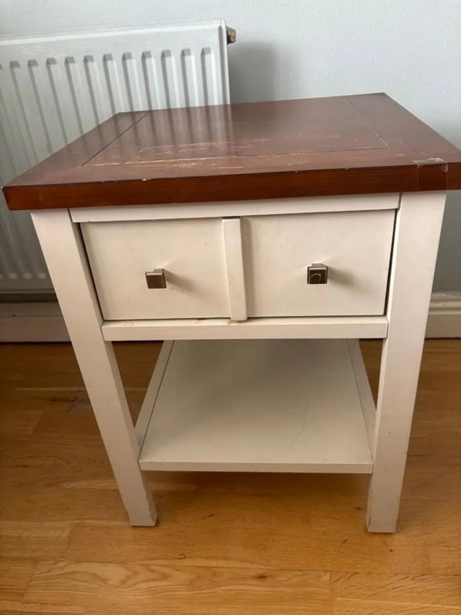 Bedside lockers x 2 - Image 1