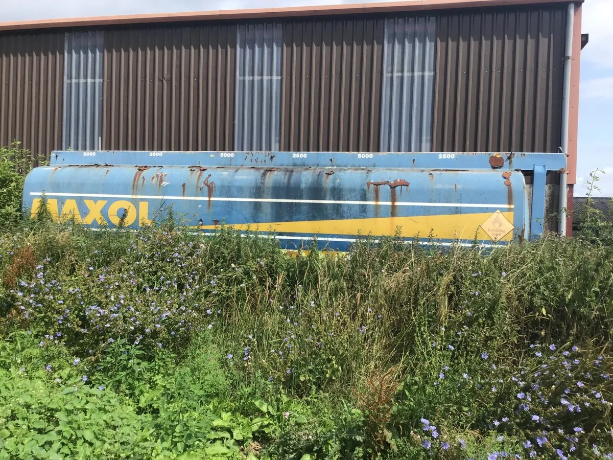 Oil tank