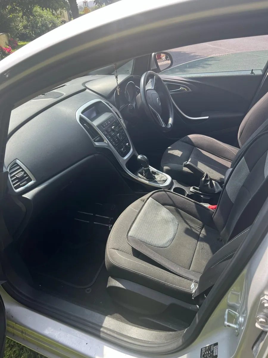 Car - Image 2