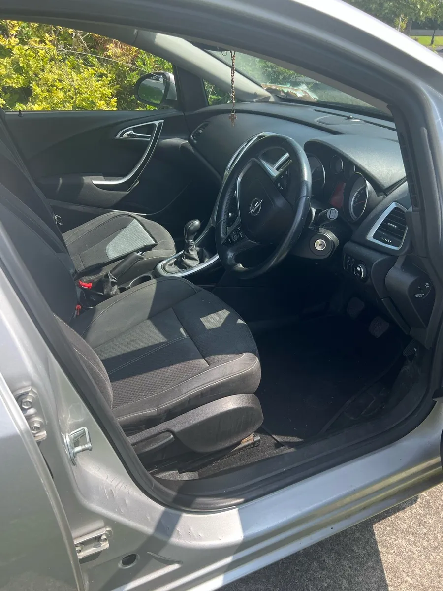 Car - Image 4
