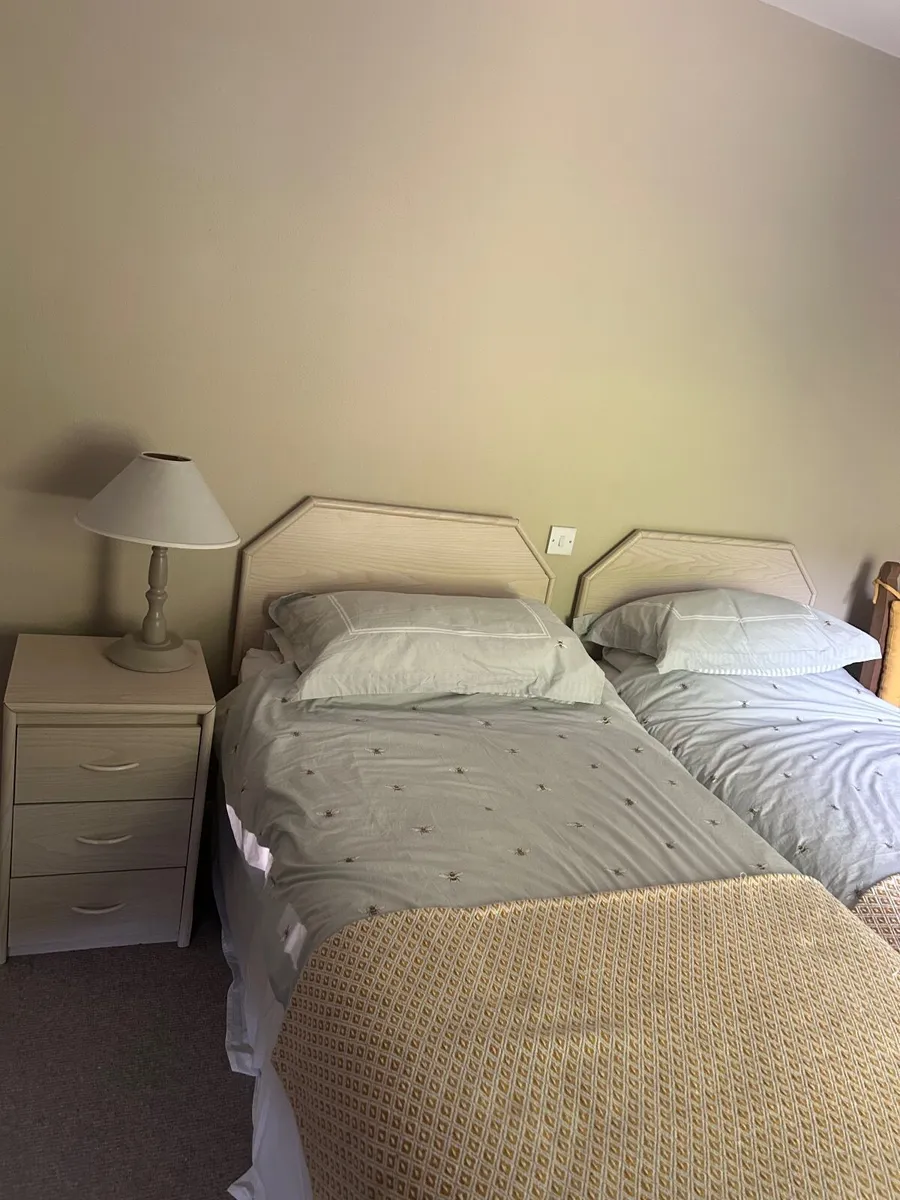 Single beds. - Image 1
