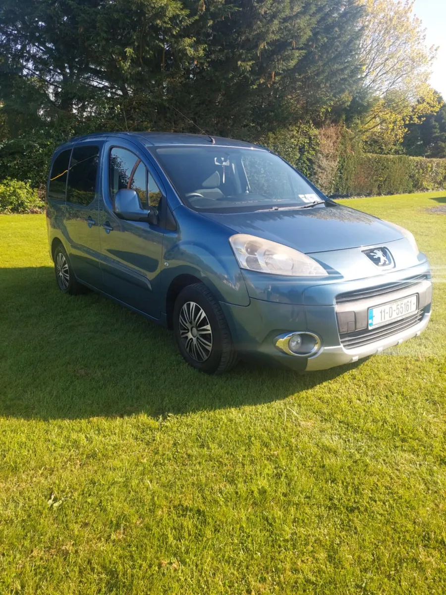 Peugeot Partner Wheelchair 1.6 Diesel Automatic - Image 1