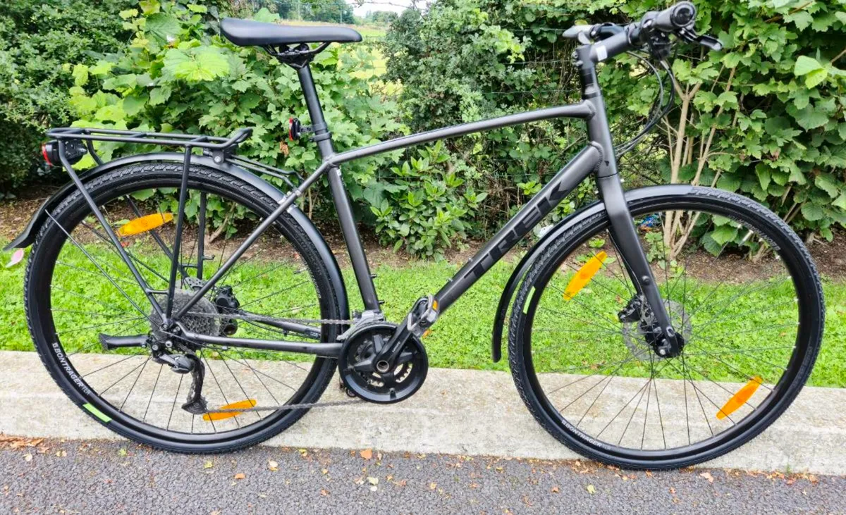Trek FX3 Hybrid Bike- Equipped Model Large Frame - Image 2
