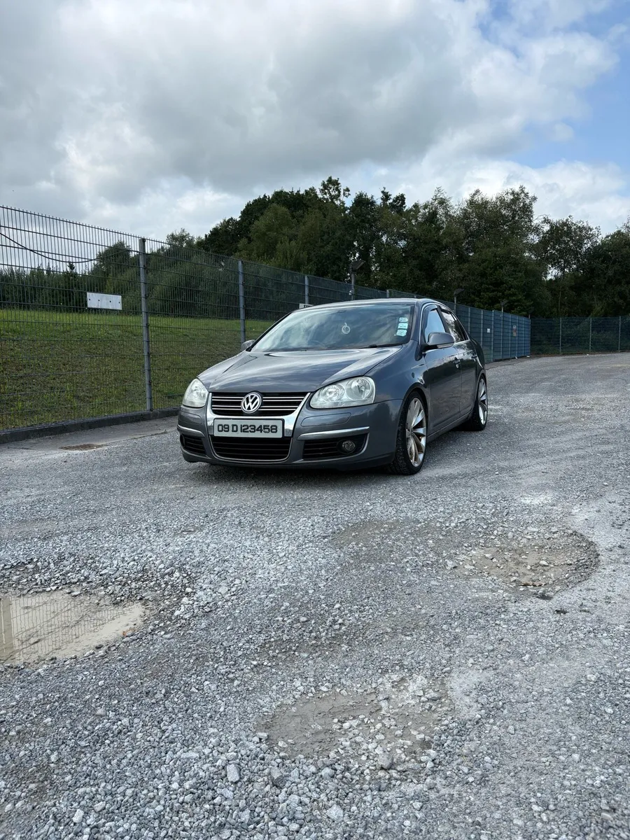 2009 Volkswagen Jetta - Image 4