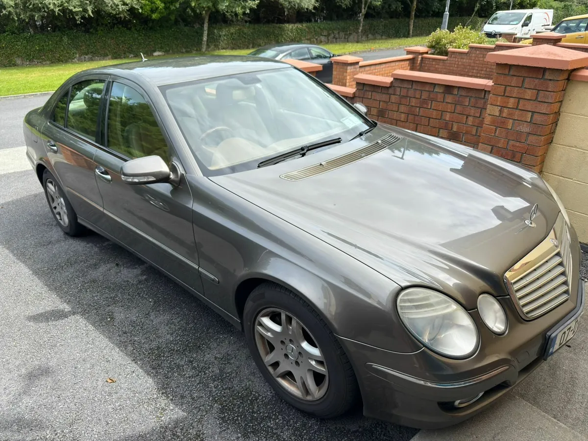 Mercedes-Benz E-Class 2007 - Image 2
