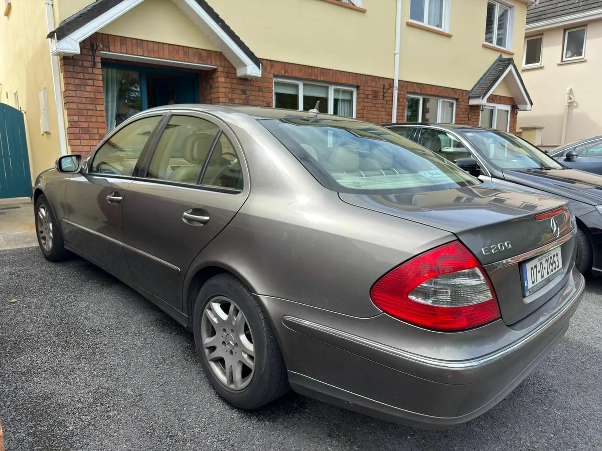 Mercedes-Benz E-Class 2007 - Image 3