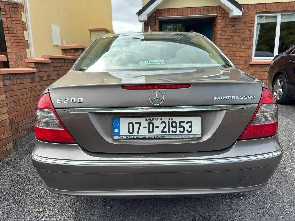 Mercedes-Benz E-Class 2007 - Image 4