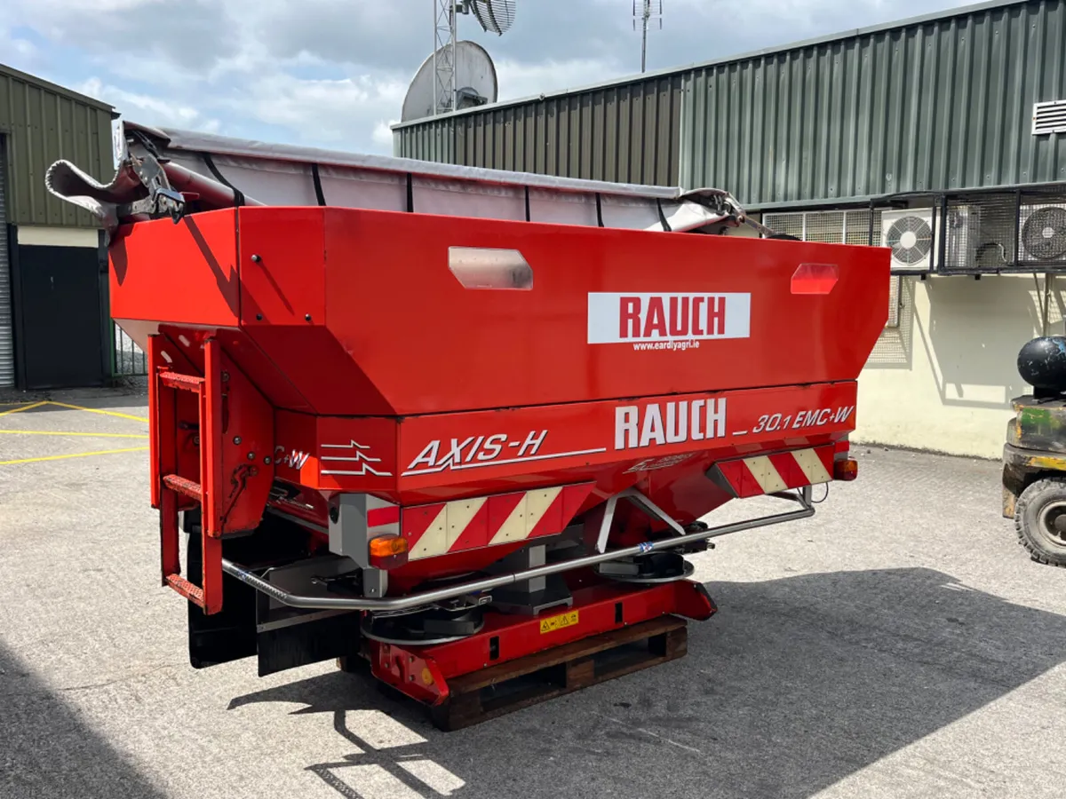Rauch fertiliser spreader - Image 2