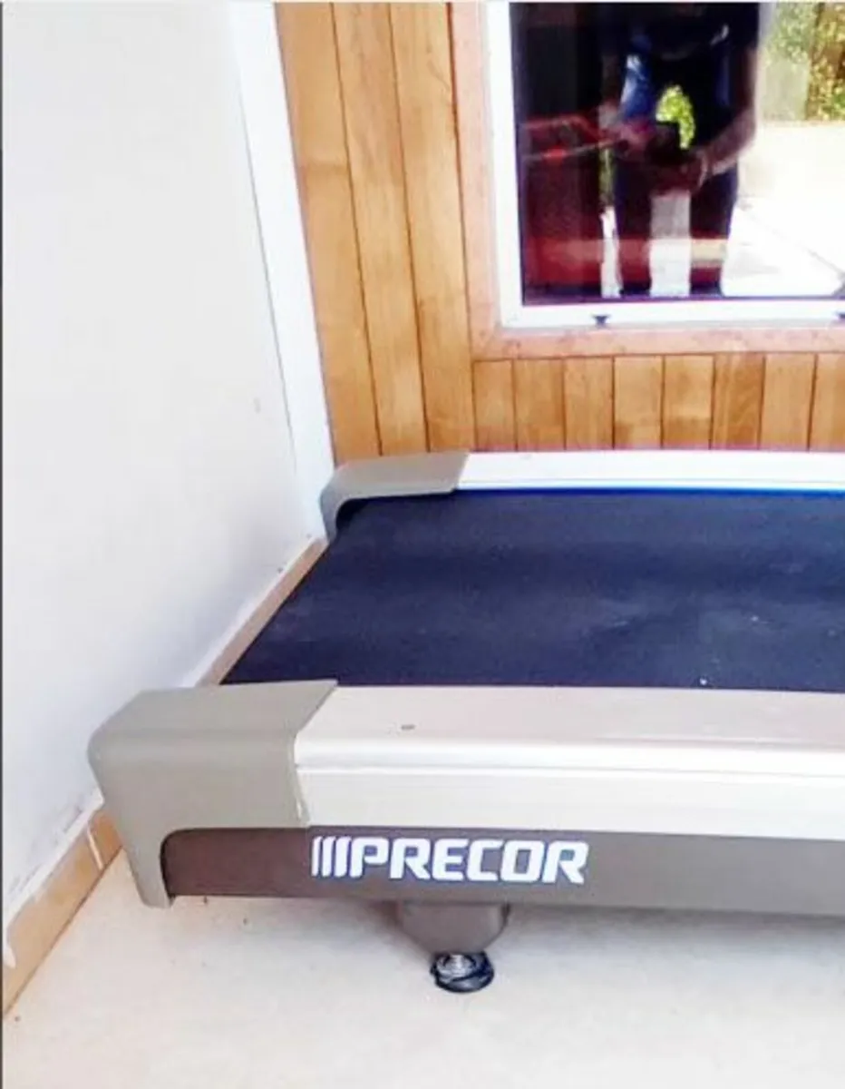 Precor 9.27, Treadmill - Image 2