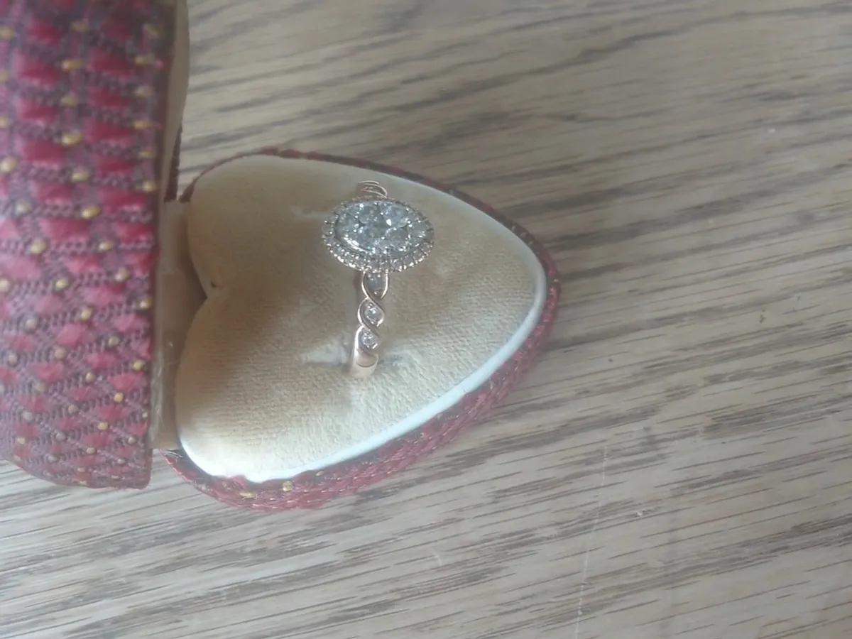 9ct ROSE GOLD DIAMOND OVAL HALO RING O - Image 4