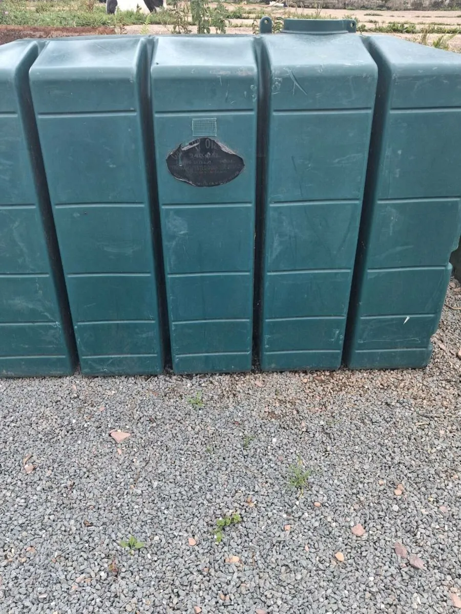 Oil tank - Image 1