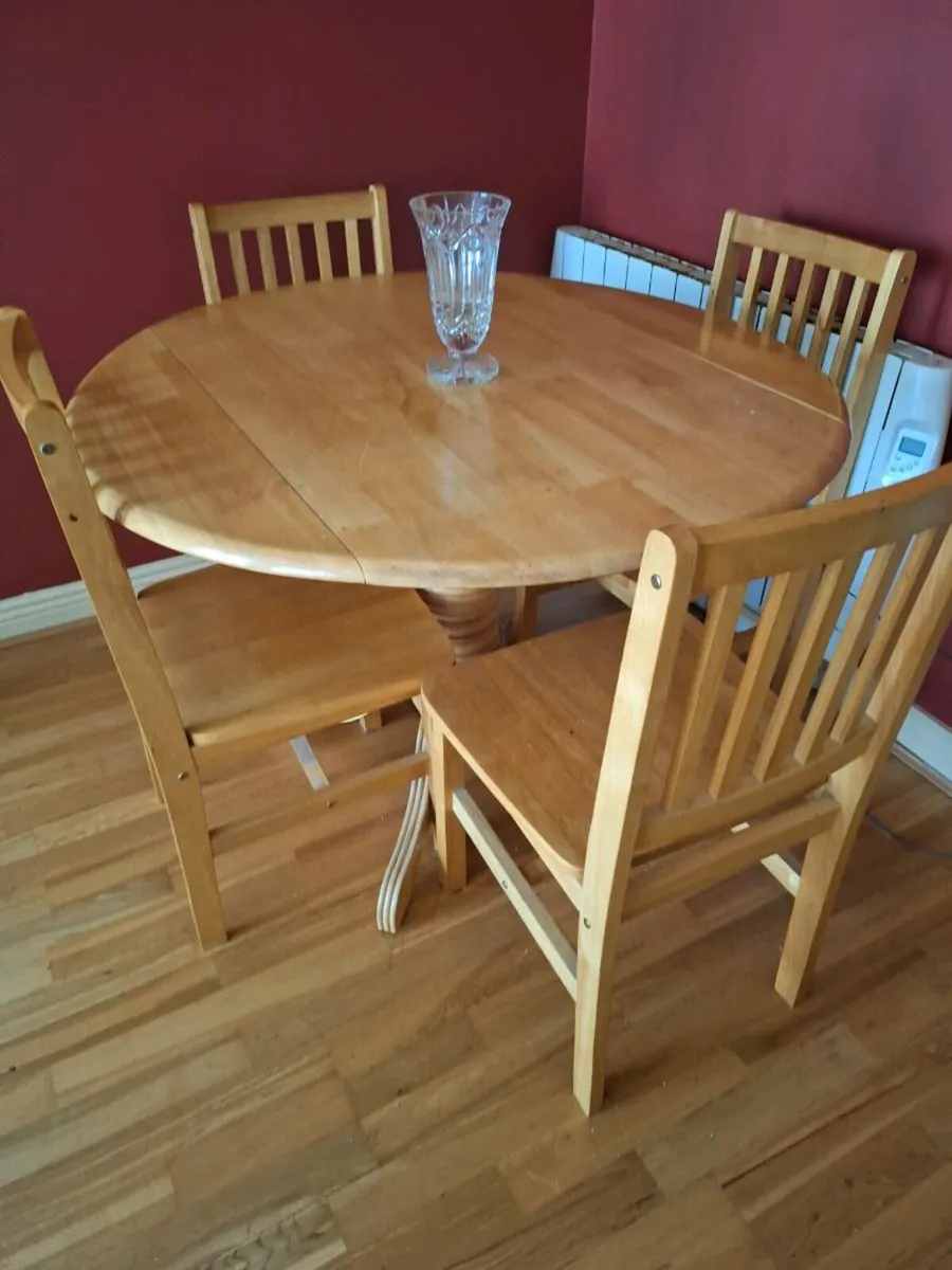 Kitchen table and chairs - Image 2