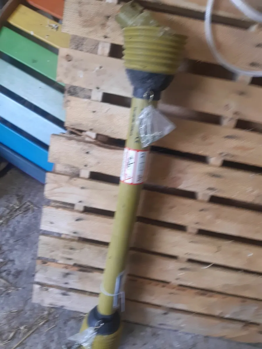 Piping  pto shaft and a hitch - Image 1